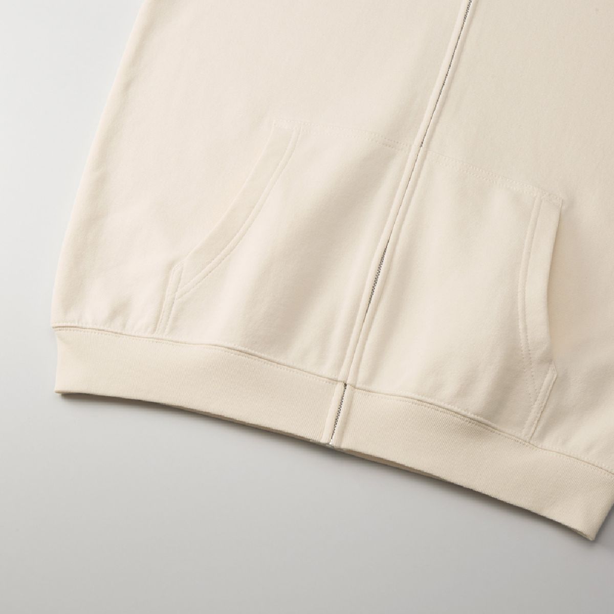 Large kangaroo pockets and ribbed hem