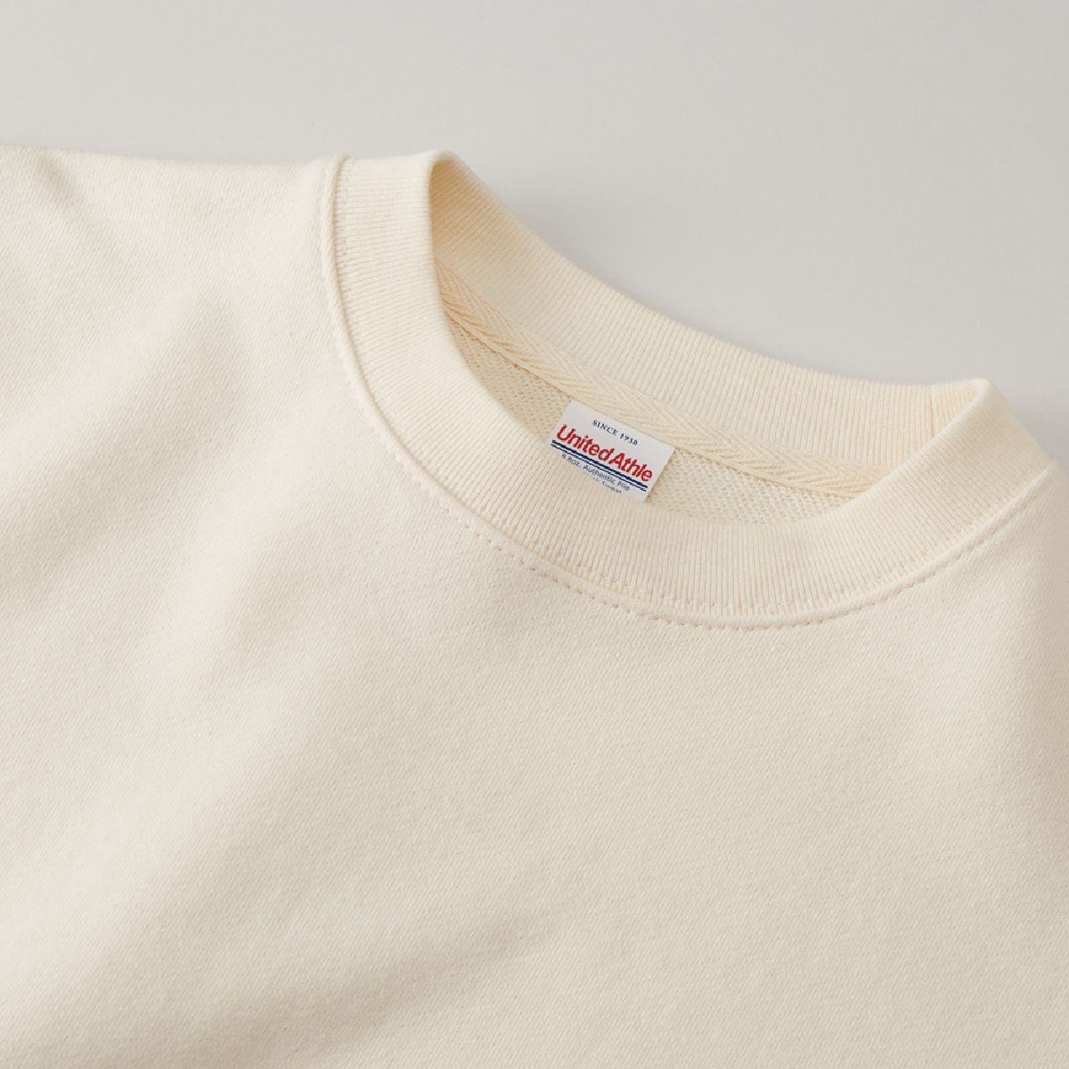The neck ribs are double stitched, and the collared tape is made of cedar twill tape, the same color as the body, giving it a sturdy finish.