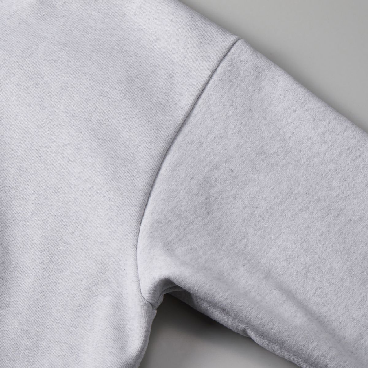 Sleeve is set in sleeve specification