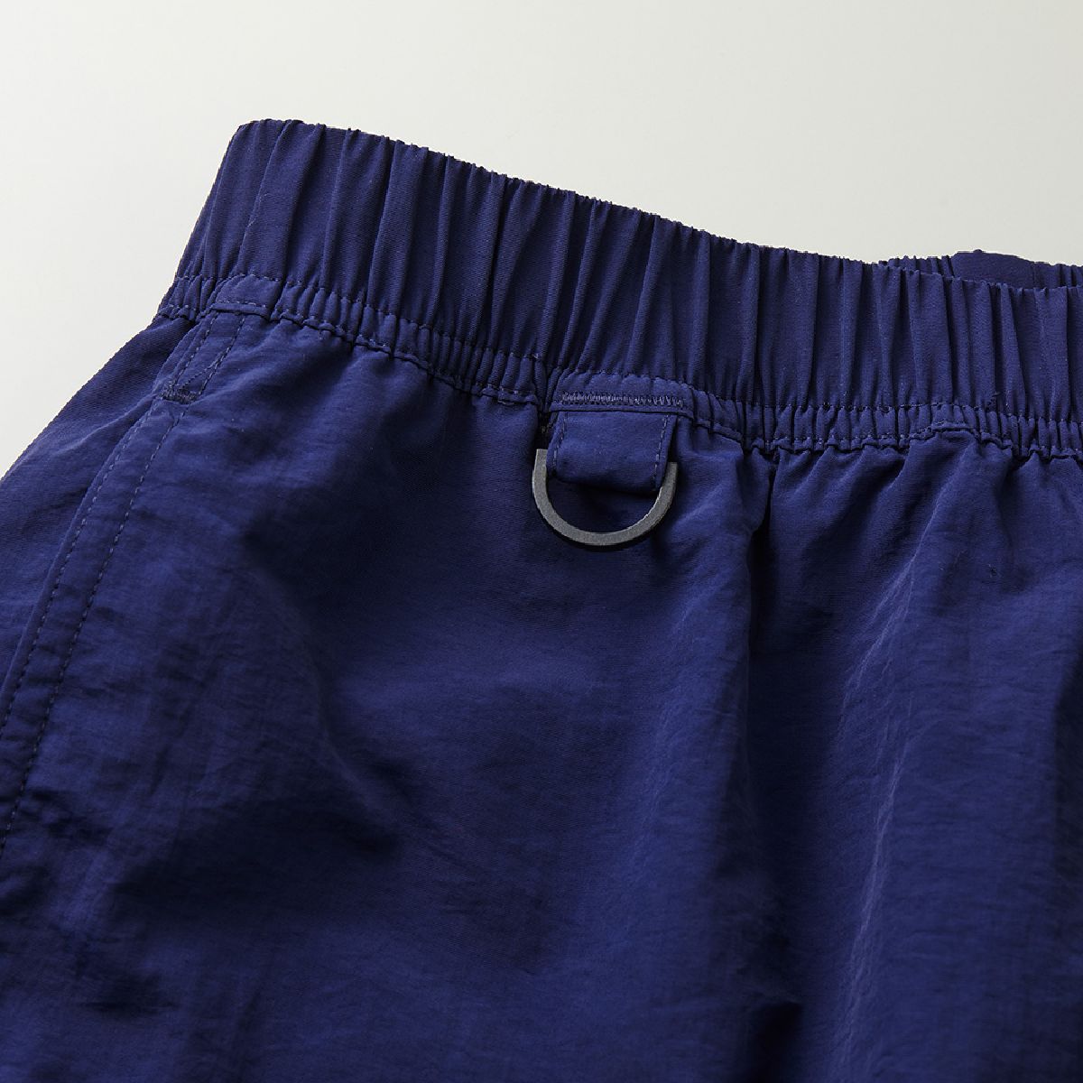 The front has a convenient resin D-ring.