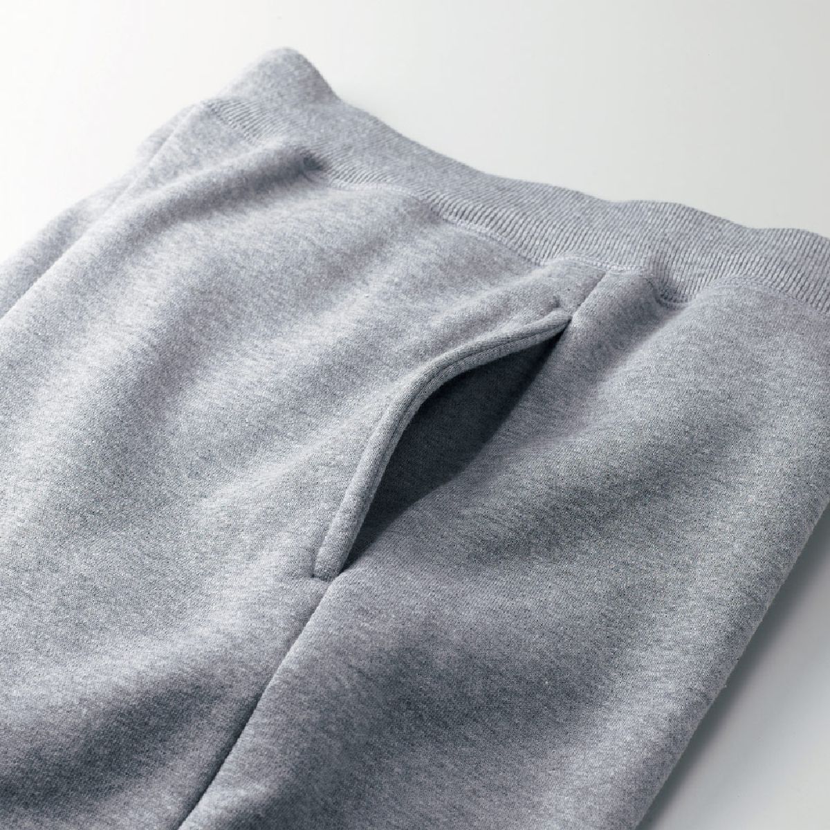 There is a side pocket, one ball edge specification