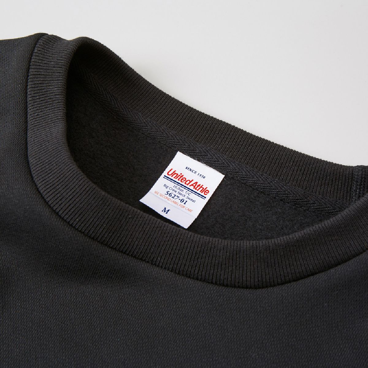 Exquisite size around the neck that can enjoy layered