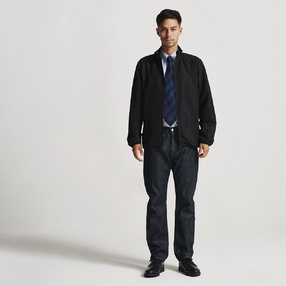 Height 182cm L size 002. Wearing black (zipper open)