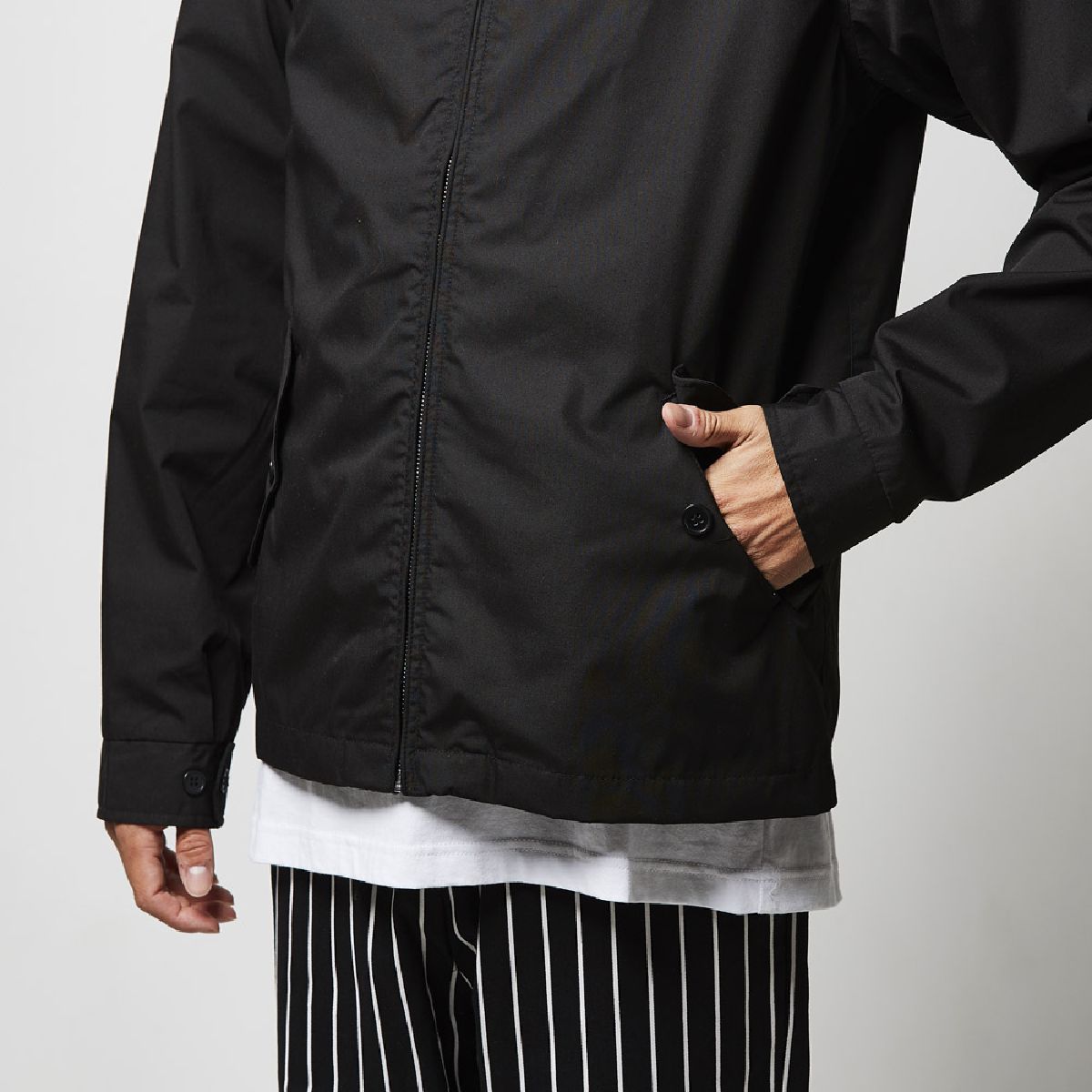 Pocket with flap on the left and right