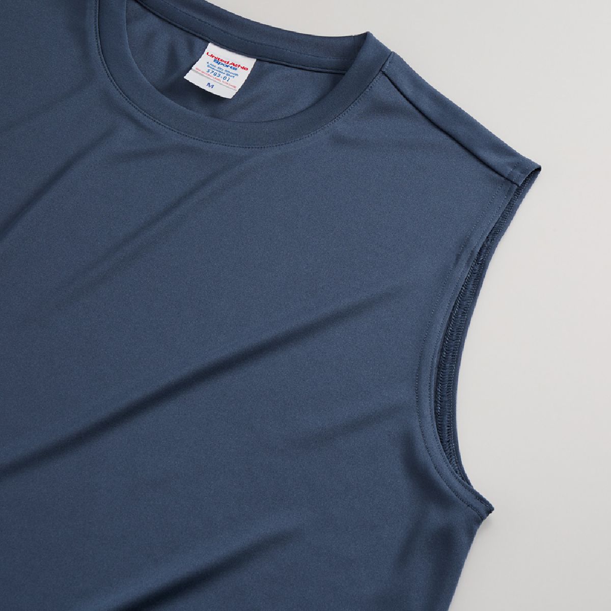 The arm part has two needles and two needles removed after the overlock is finished, so the arm is finished with a sturdy finish.