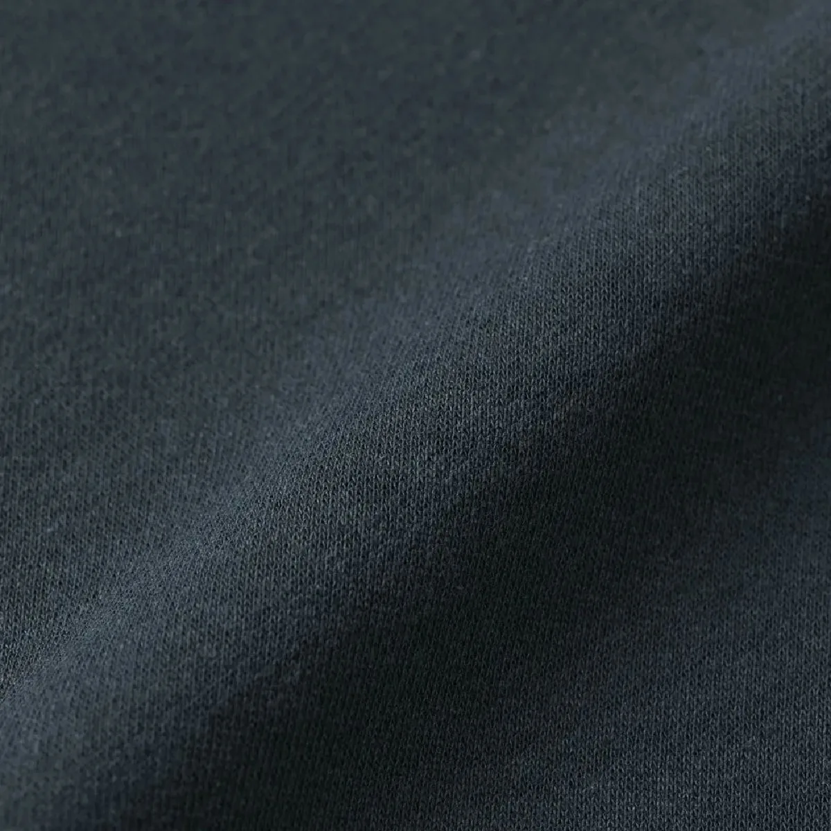 The surface thread is made of smooth 100% cotton, which helps to reduce the bleed phenomenon during the printing process.