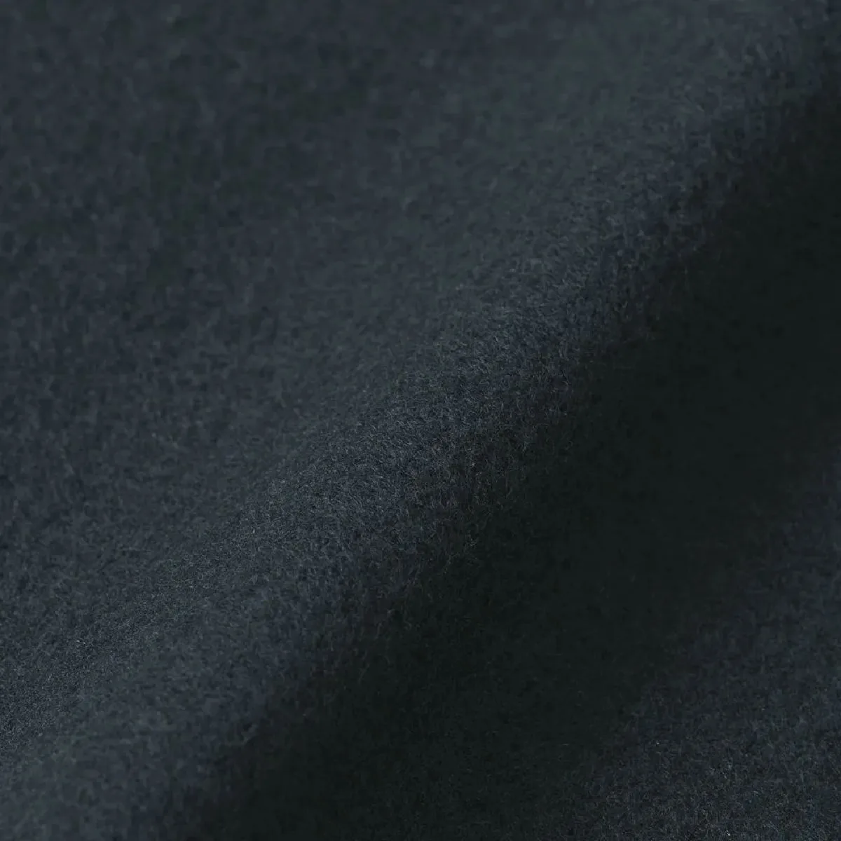 The backside has high insulation and is designed with a focus on a soft, fluffy feel with a back brushing.
