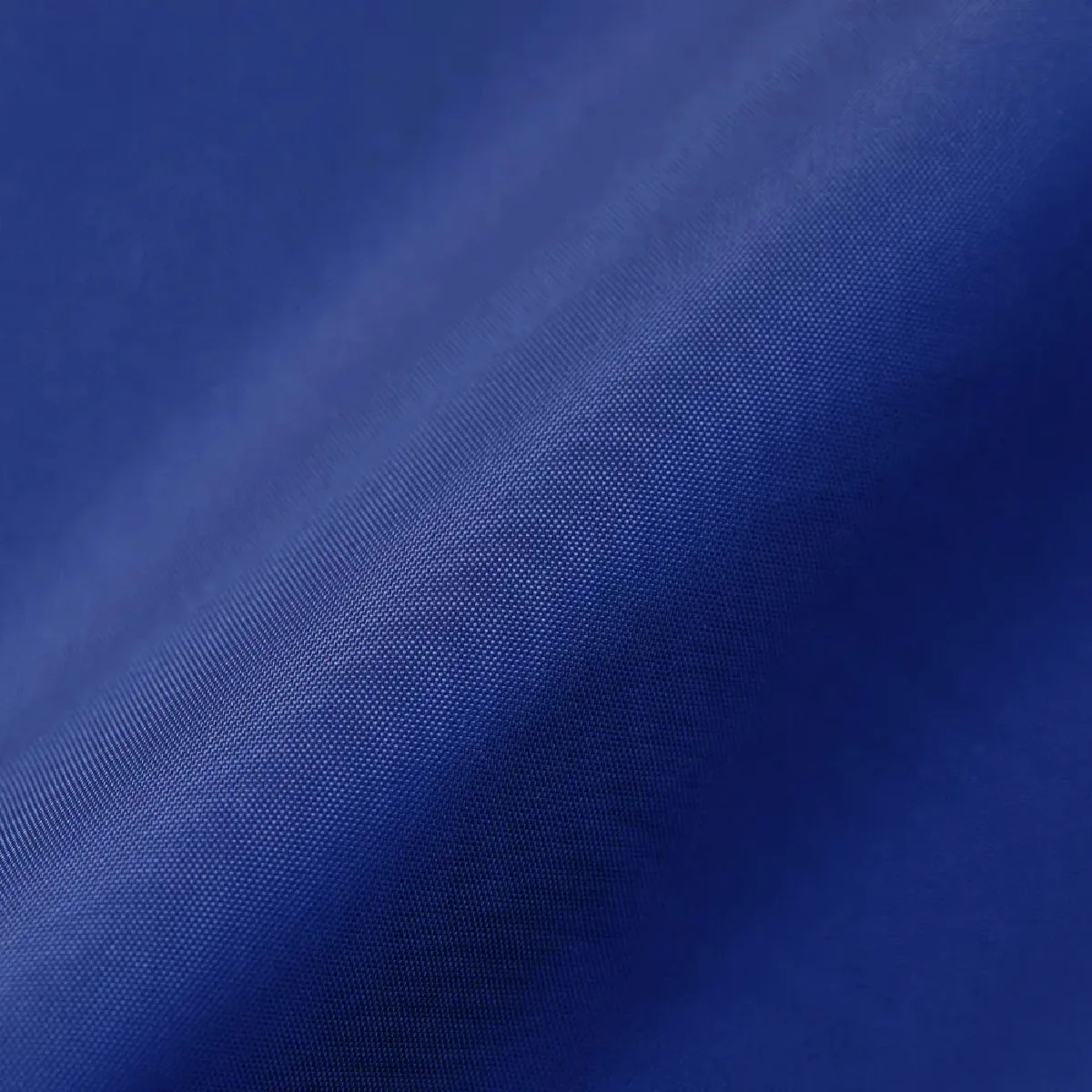 The luxuriously glossy and crisp, firm texture of the taffeta fabric exudes a sense of high quality.