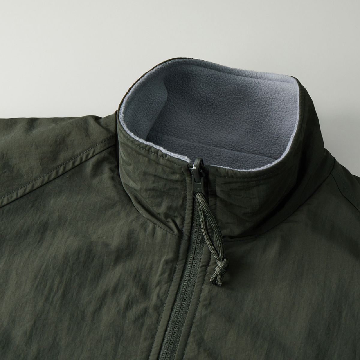 The stand-up collar design keeps the neck area warm.