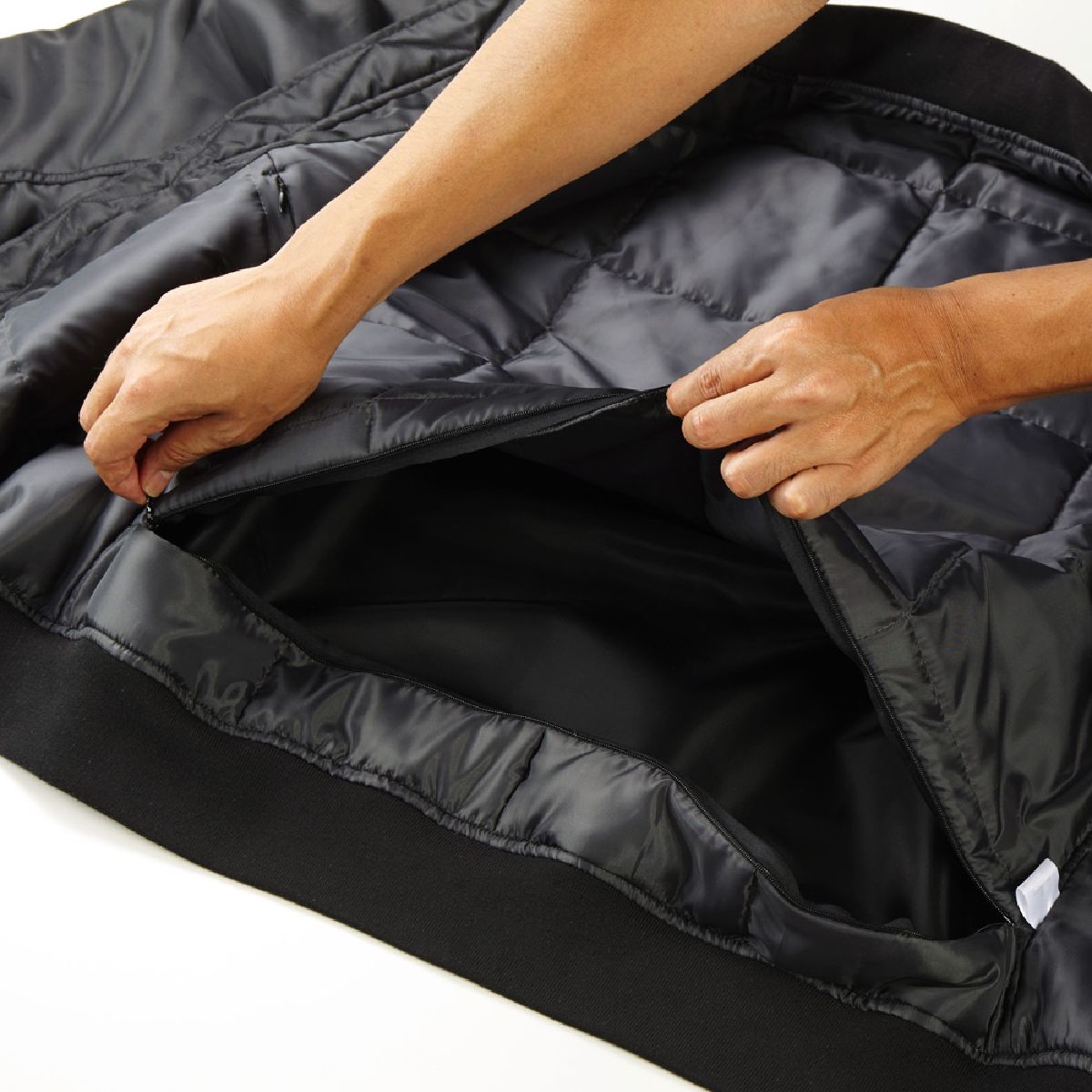 A concealed zipper for processing is located beneath the body lining.