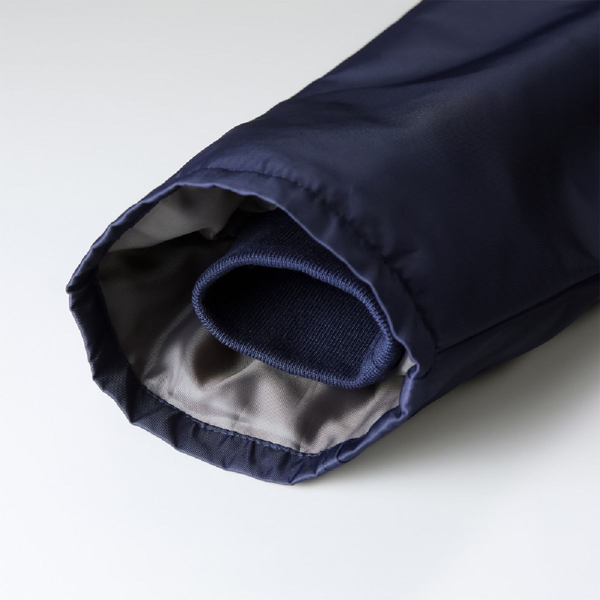 Windproofing is ensured by tucking the ribbed cuffs inside the sleeves.